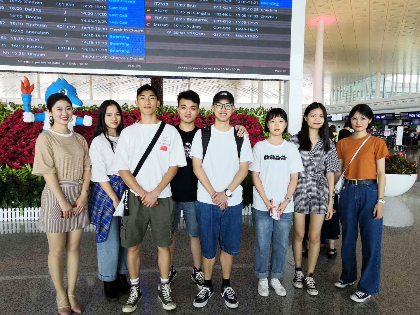 7月3日,學院航空管理系8名學生飛往武漢,赴武漢天河國際機場開展校外